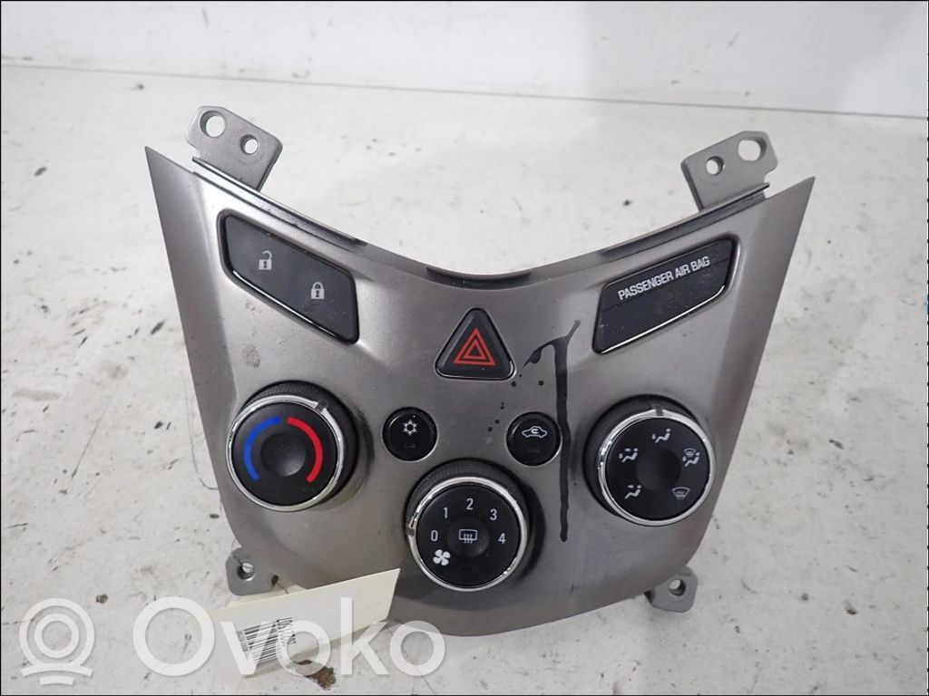 Chevrolet Aveo Climate control unit 