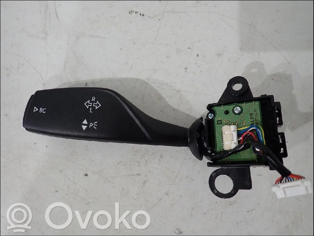 BMW 2 F46 Indicator stalk 