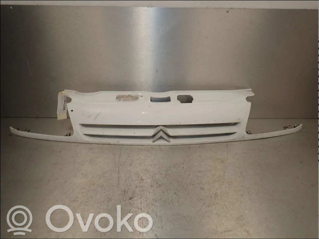 Citroen Saxo Etupuskurin ylempi jäähdytinsäleikkö 
