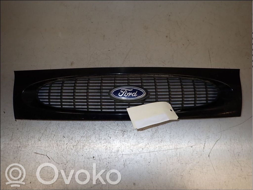 Ford Fiesta Etupuskurin ylempi jäähdytinsäleikkö 