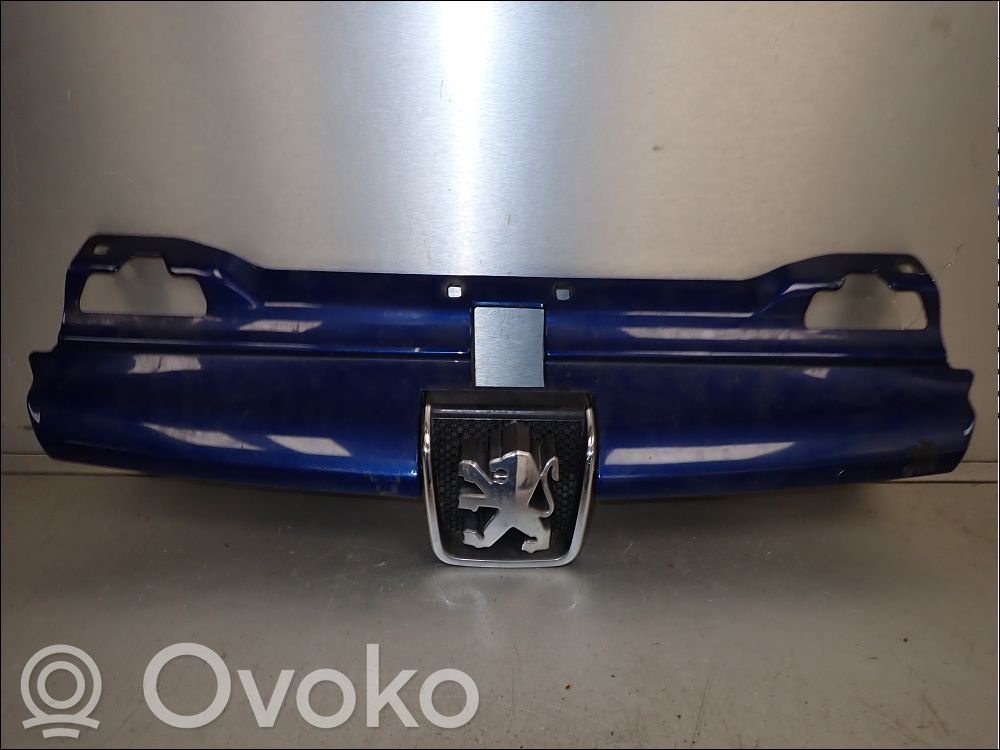 Peugeot 406 Etupuskurin ylempi jäähdytinsäleikkö 