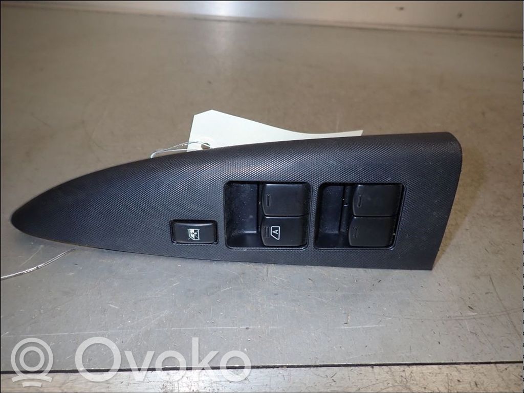 Nissan Note (E11) Electric window control switch 