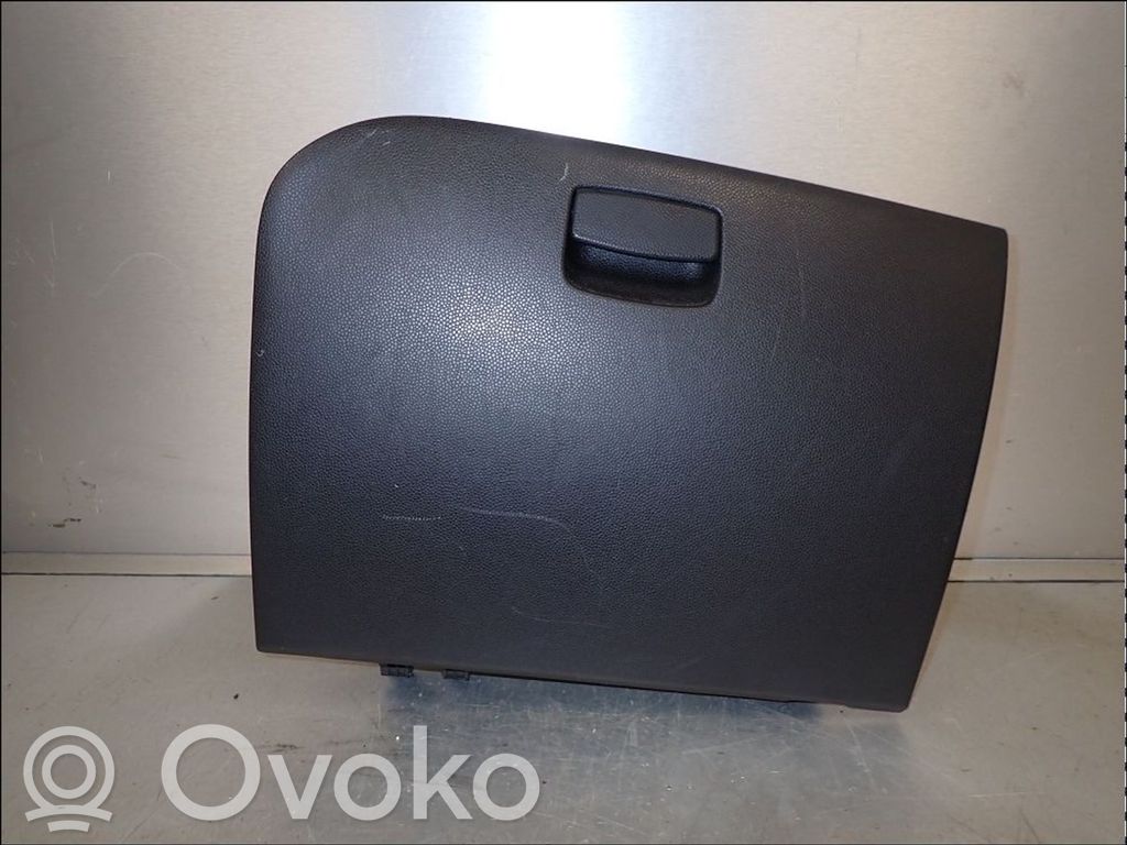 KIA Picanto Glove box 