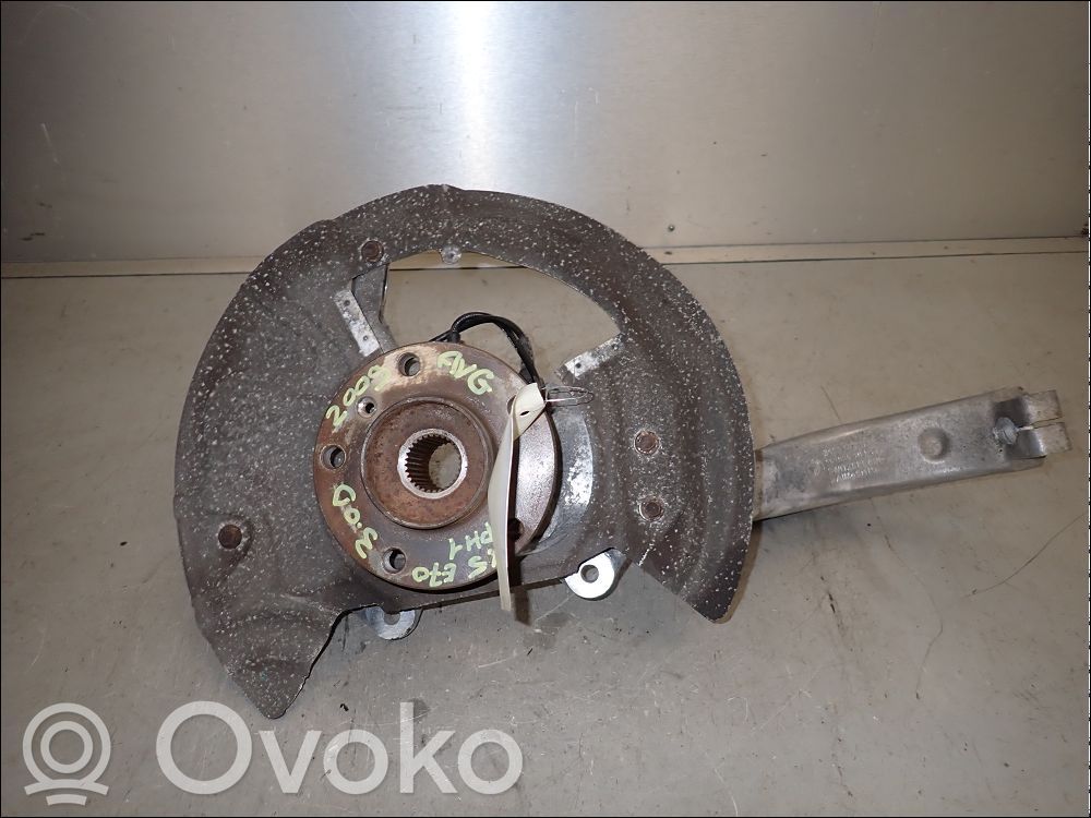 Front wheel hub