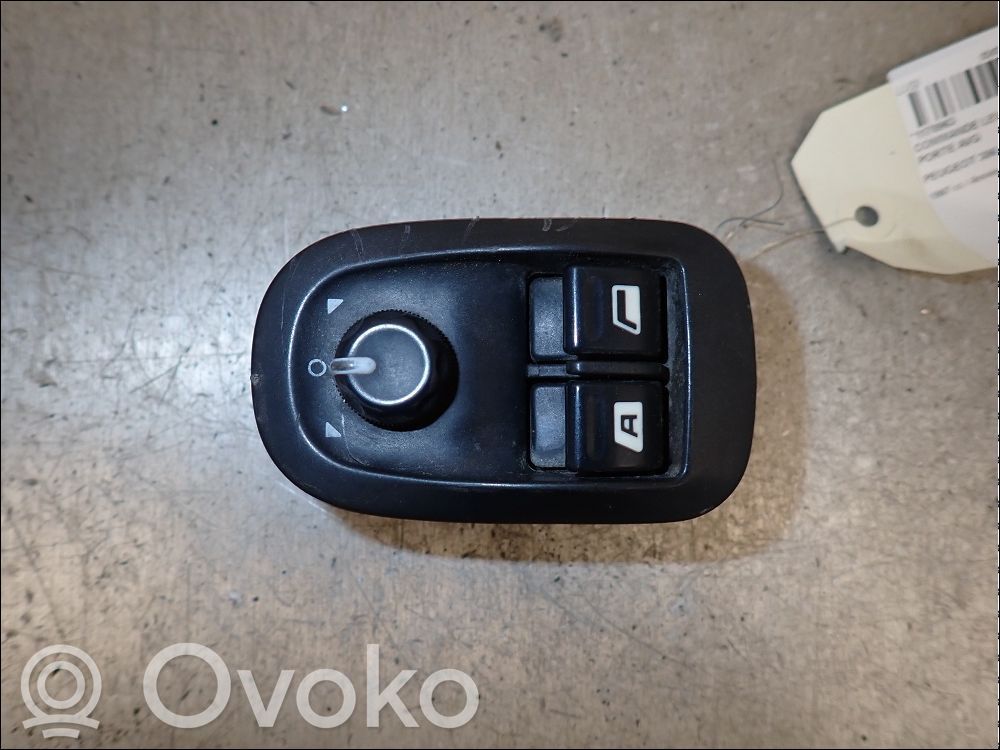 Peugeot 306 Electric window control switch 