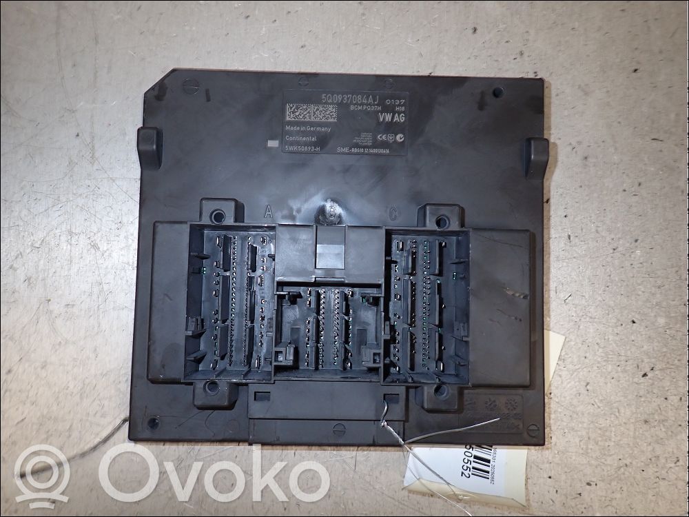 Volkswagen Golf VII Ramka / Moduł bezpieczników 