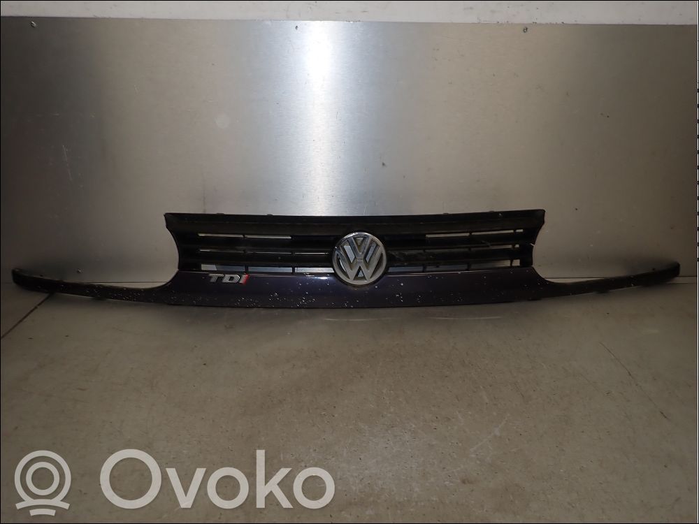 Volkswagen Golf III Maskownica / Grill / Atrapa górna chłodnicy 