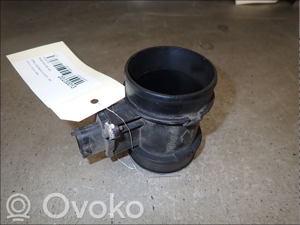Opel Zafira B Przepływomierz masowy powietrza MAF 