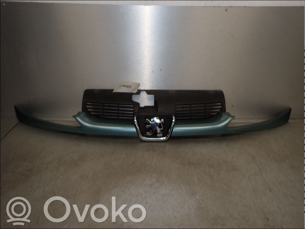 Peugeot 206 Etupuskurin ylempi jäähdytinsäleikkö 