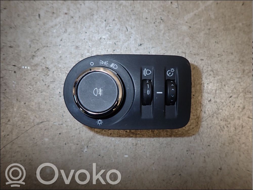 Opel Corsa D Commodo de clignotant 