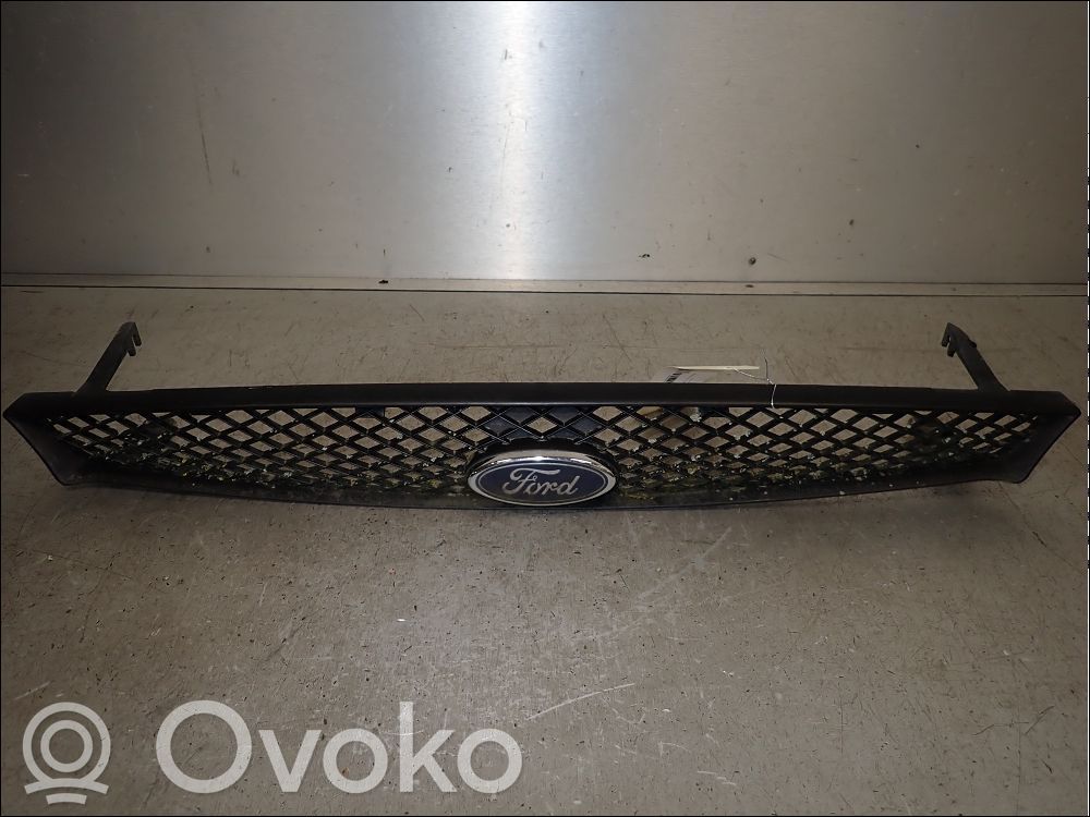 Ford Focus Etupuskurin ylempi jäähdytinsäleikkö 