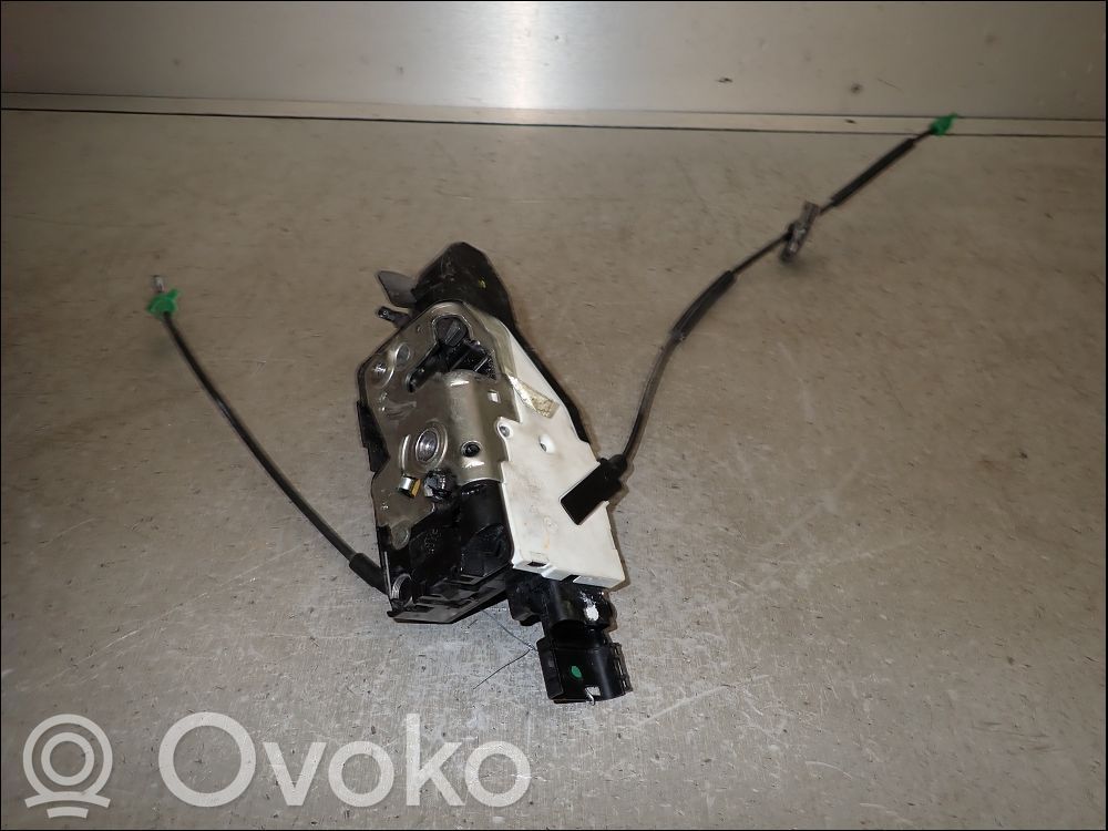 Citroen C3 Picasso Front door lock 