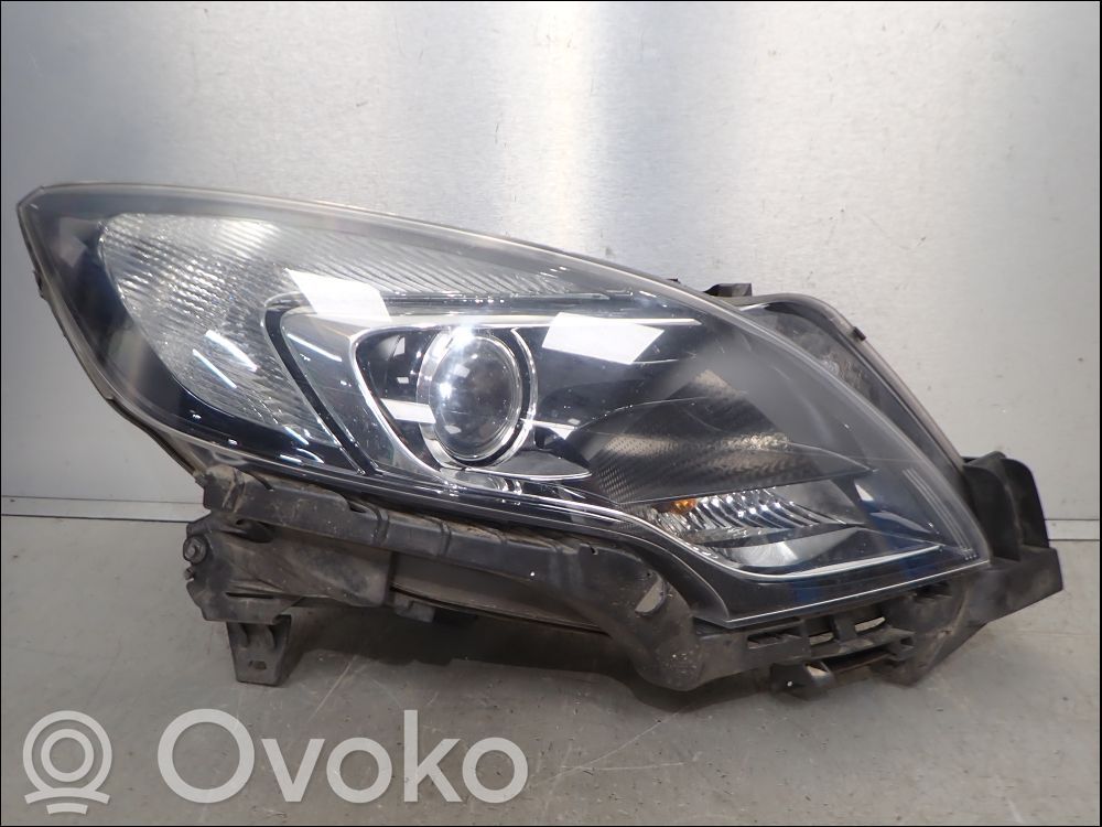Opel Zafira C Lampa przednia 