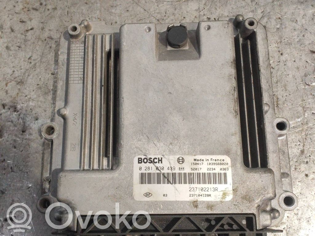 Unidad de control/módulo del motor   0281030439,237102213R,237104128R