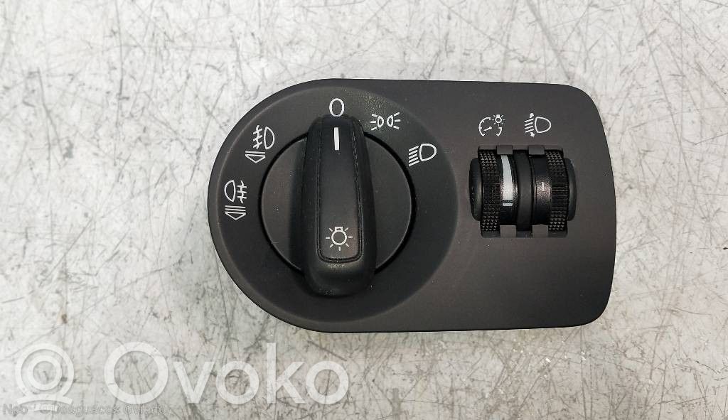 Audi A1 Panel lighting control switch 