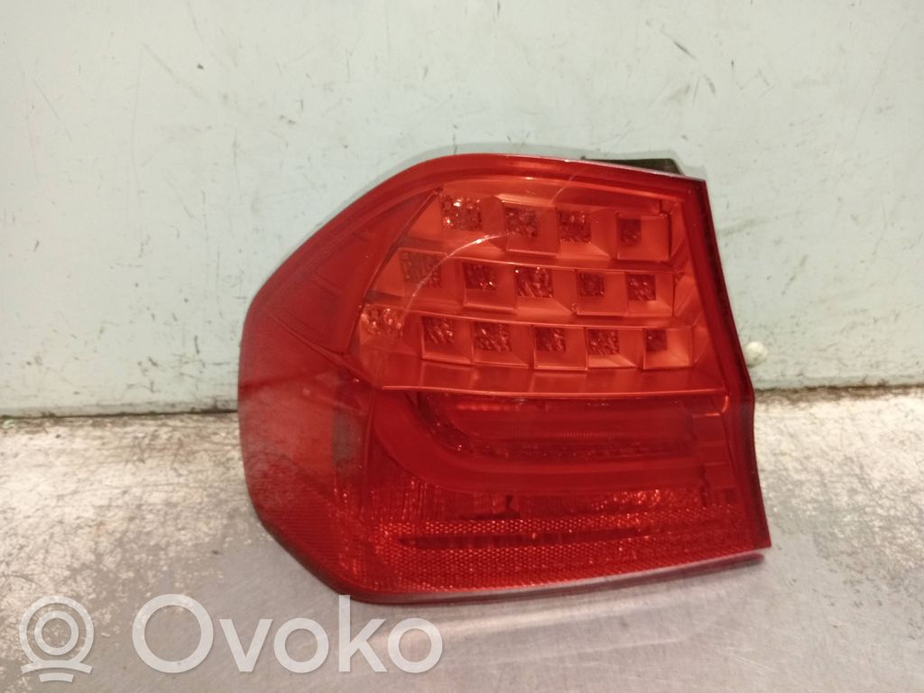 Rear/tail lights   4871731