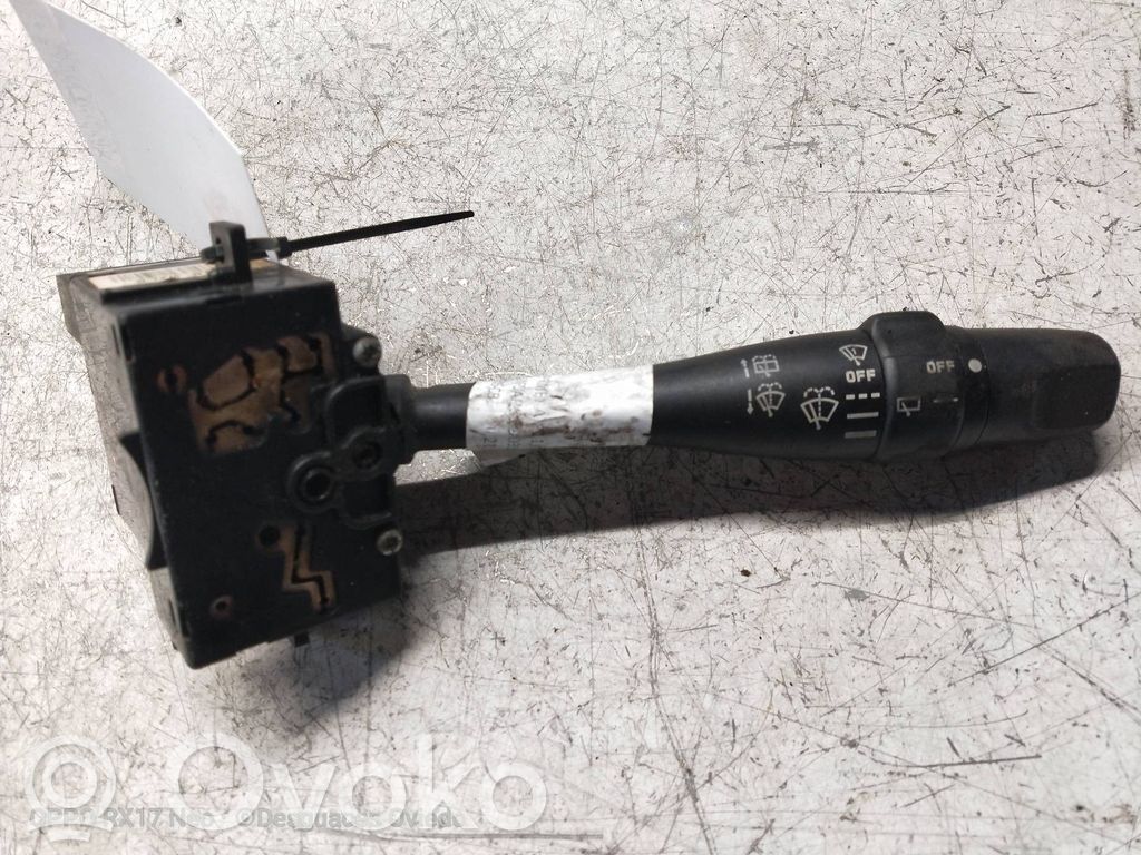 Nissan Primera Palanca de control del limpiaparabrisas 