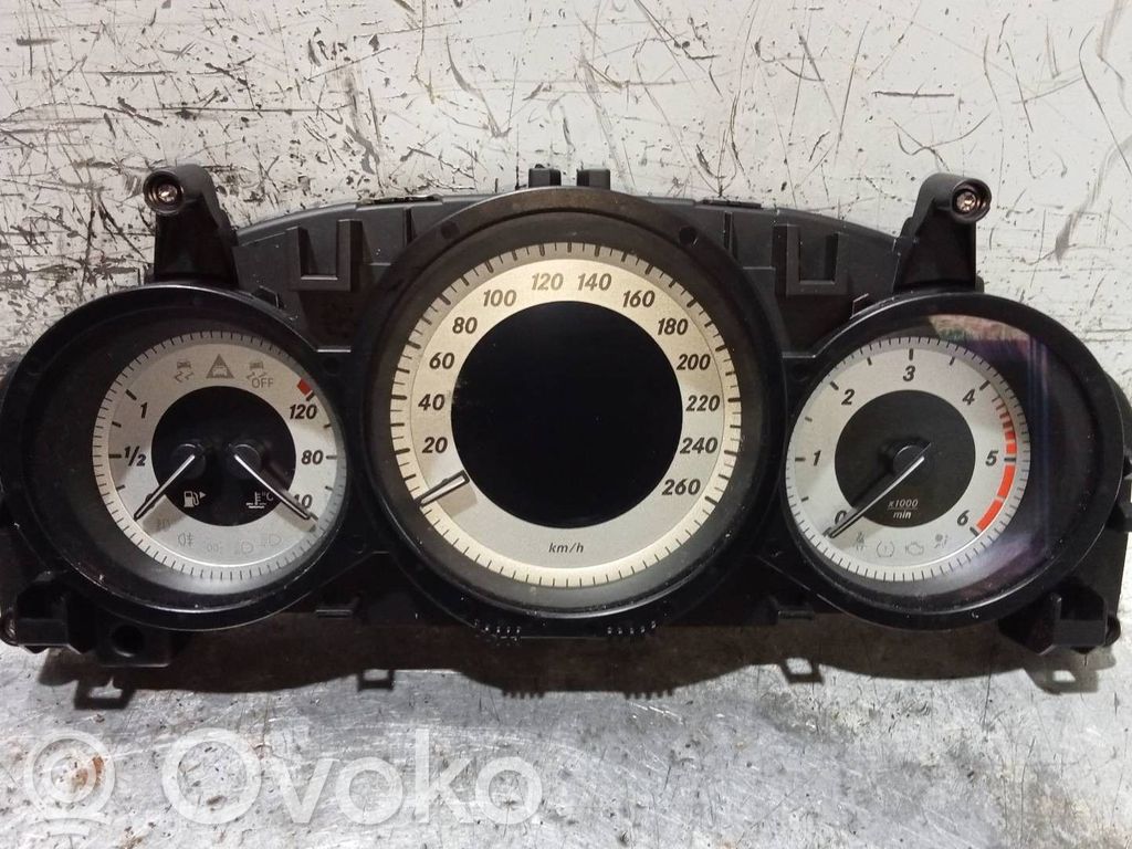 Mercedes-Benz C W204 Vitezometru (grup de instrumente) 