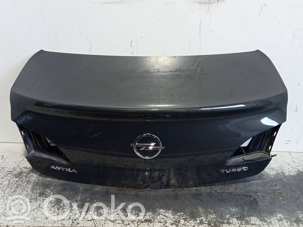 Parcel shelf