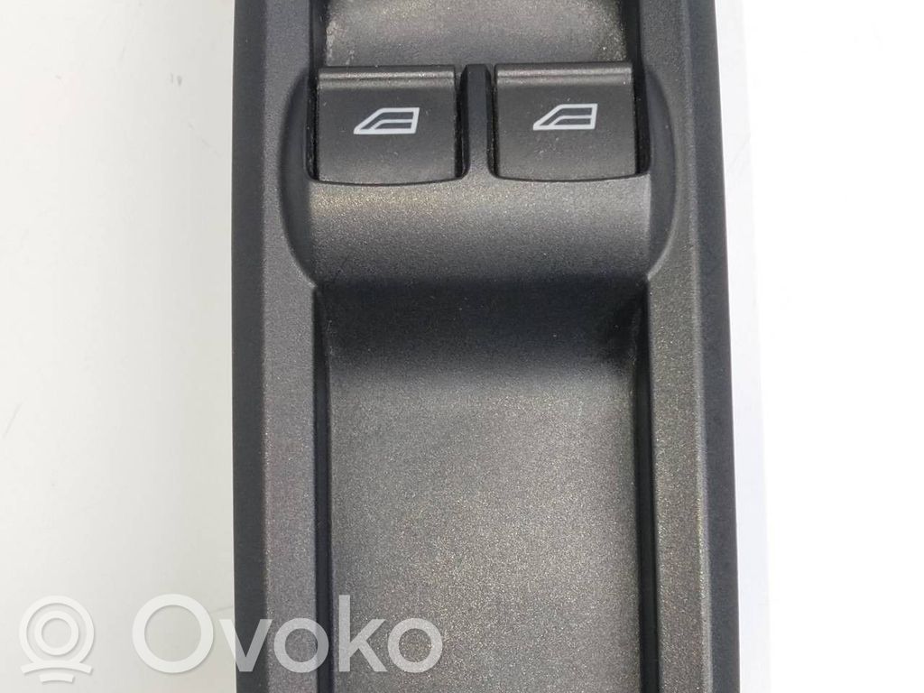 Ford Fiesta Przyciski szyb 