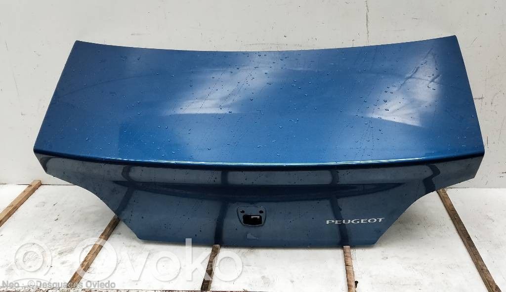 Parcel shelf