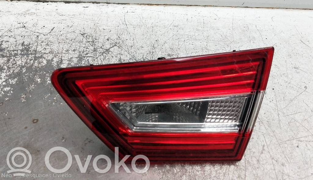 Tailgate rear/tail lights