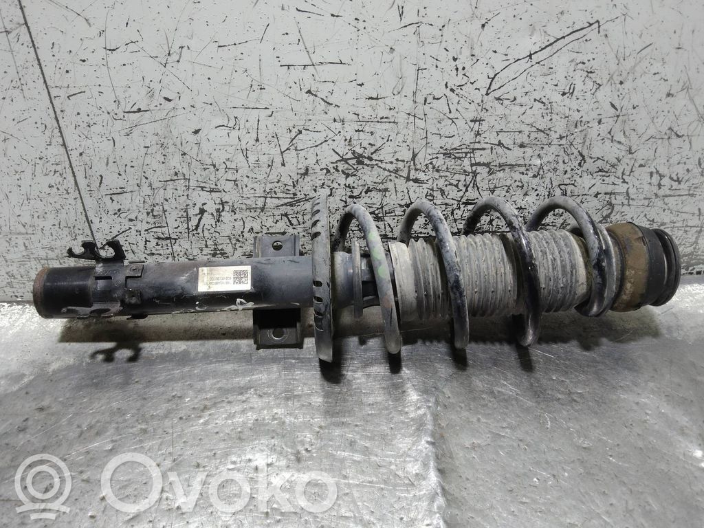 Audi A1 Amortyzator osi przedniej ze sprężyną 