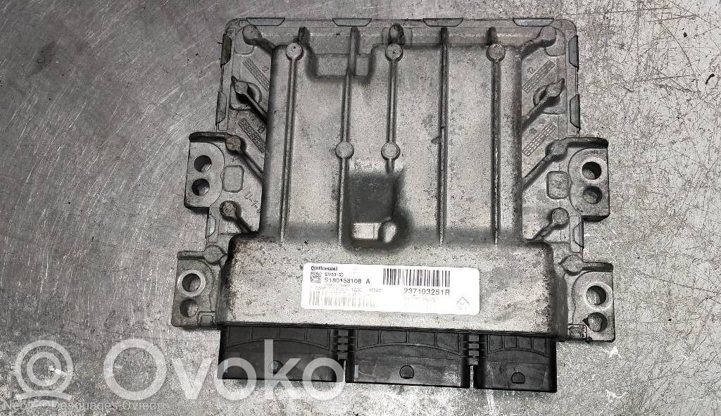 Renault Megane III Engine control unit/module 