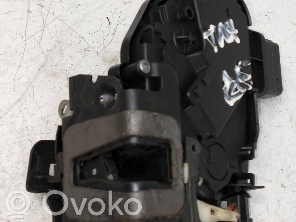 Galinių durų pritraukėjas   6M2AR26412EC