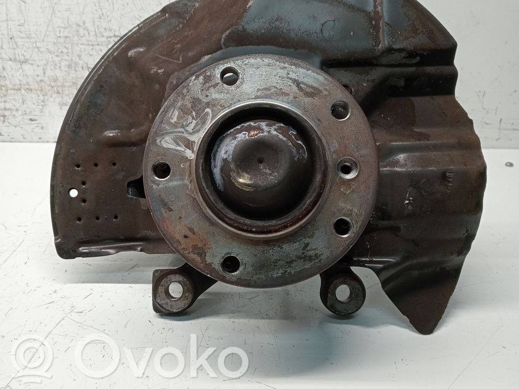 Front wheel hub spindle knuckle