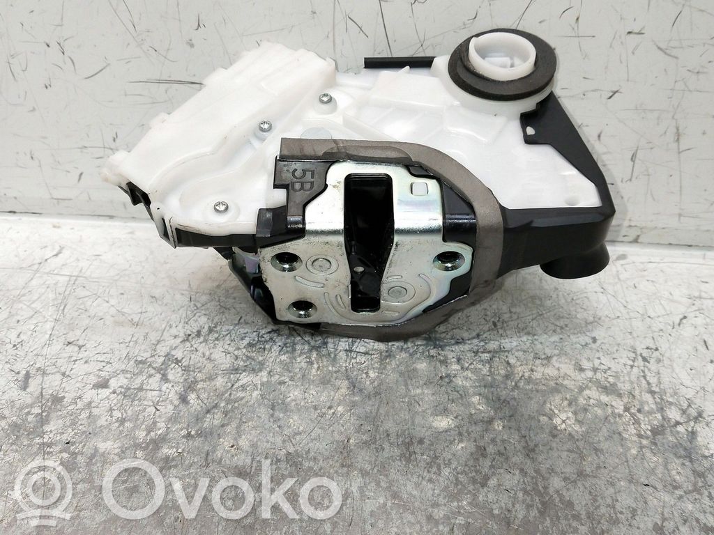 Toyota Yaris Silniczek zamka drzwi przednich 