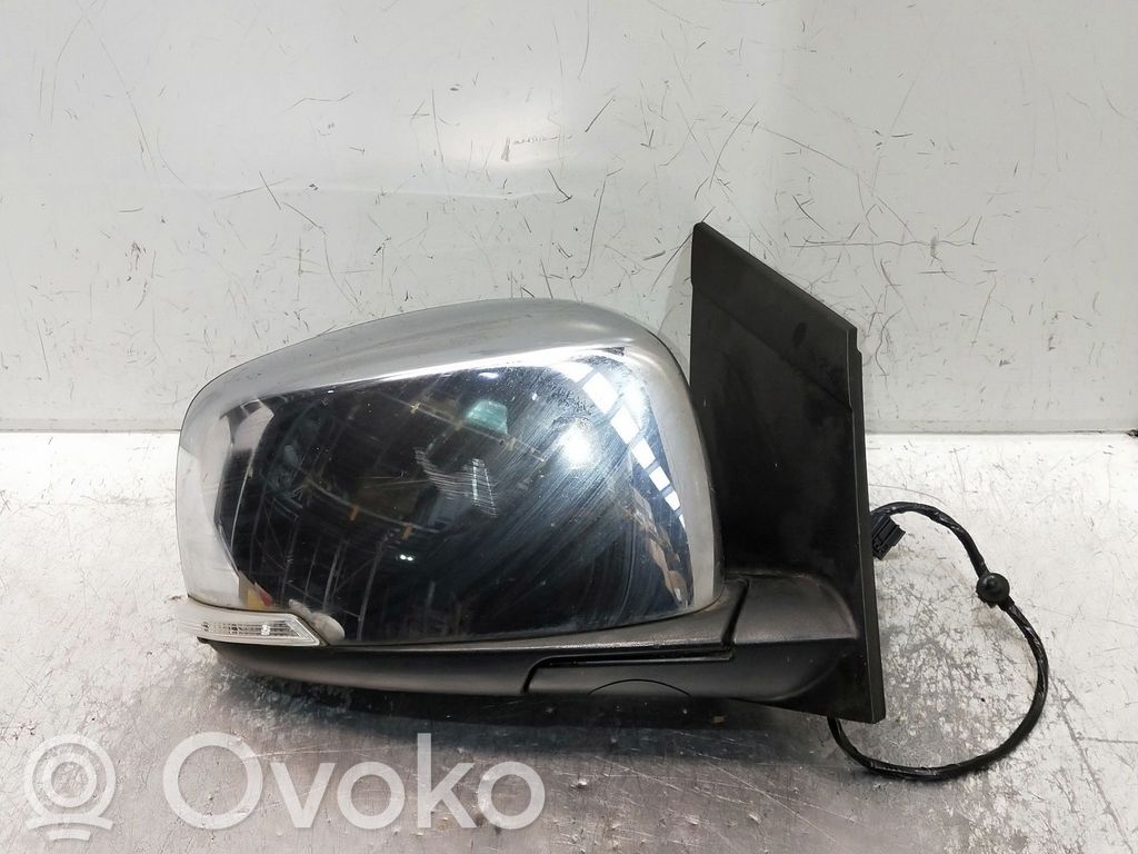 Chrysler Voyager Front door electric wing mirror 
