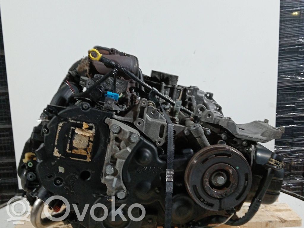 Двигатель   8HZ,BOSCH,10FD661225598