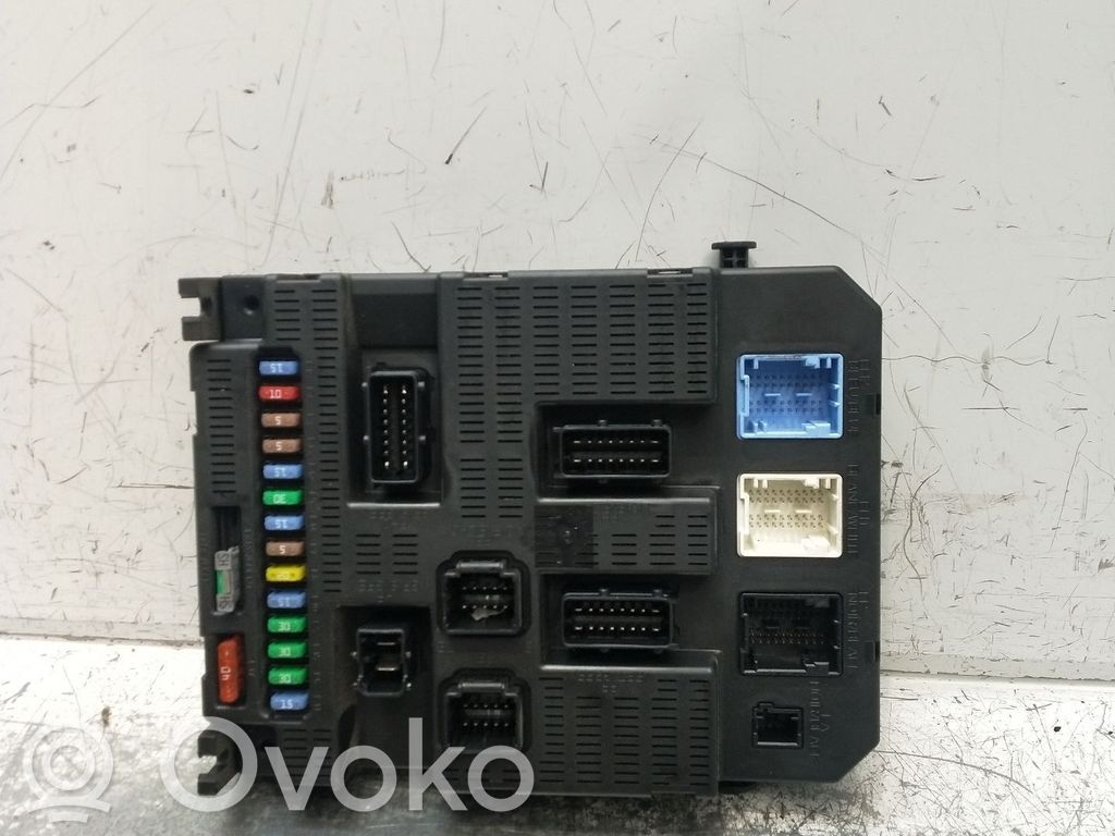 Citroen C4 Grand Picasso Katvealueen valvonnan ohjainlaite (BSM) 