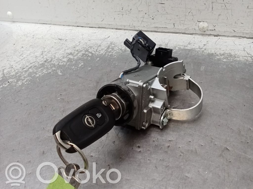 Opel Astra K Užvedimo spynelė 