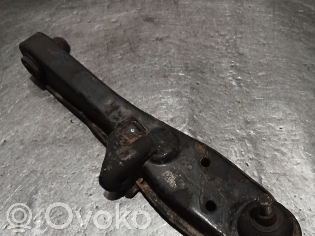 Mitsubishi Montero Brazo de suspensión delantero 