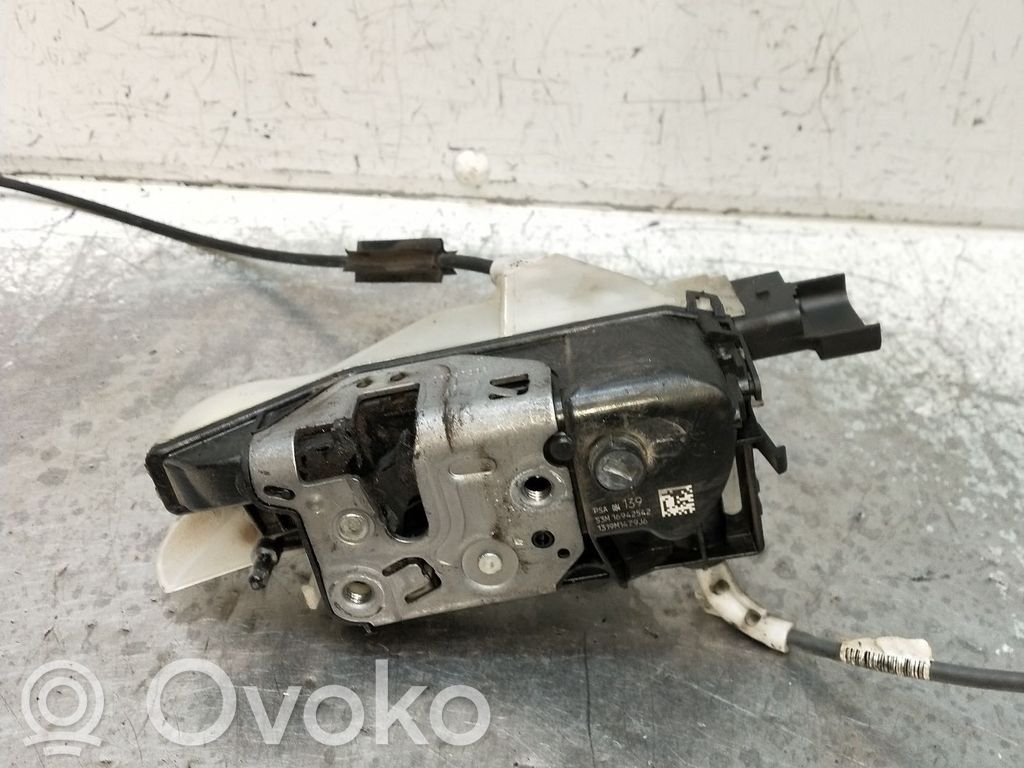 Opel Vivaro Motor de la cerradura de la puerta delantera 