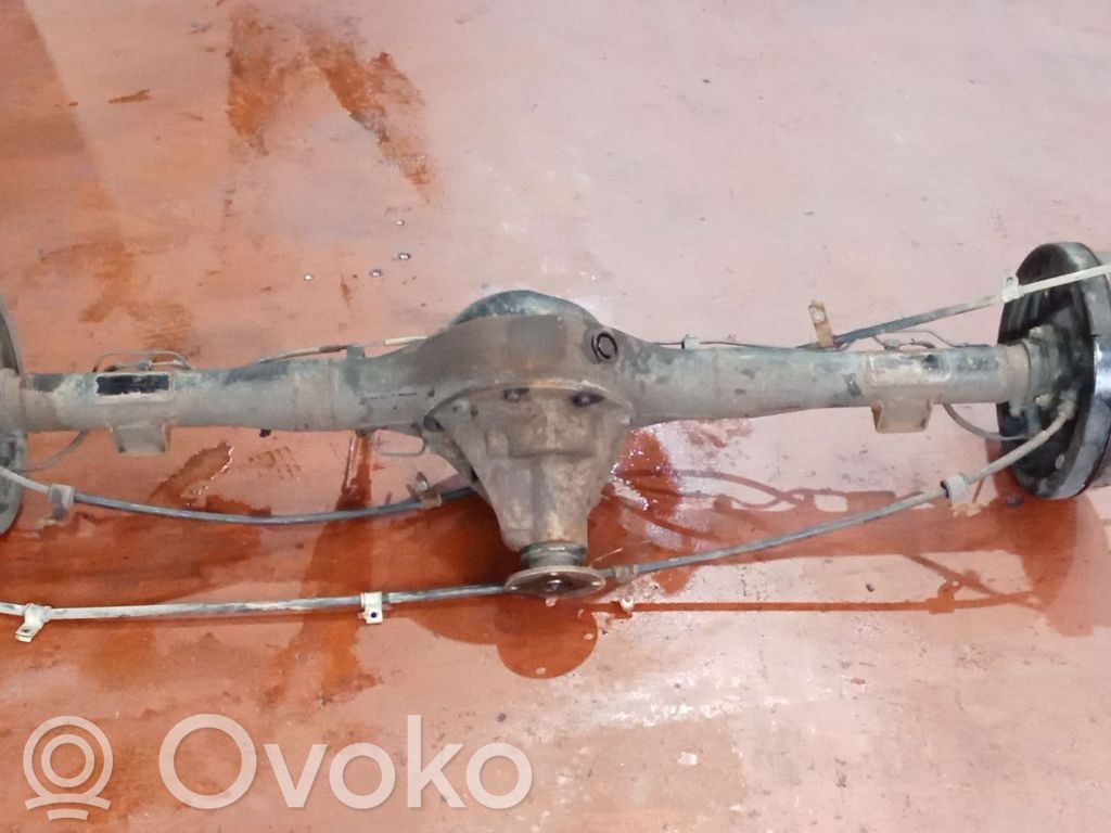 Mitsubishi L200 Aizmugurējā tilta sija ar reduktoru 