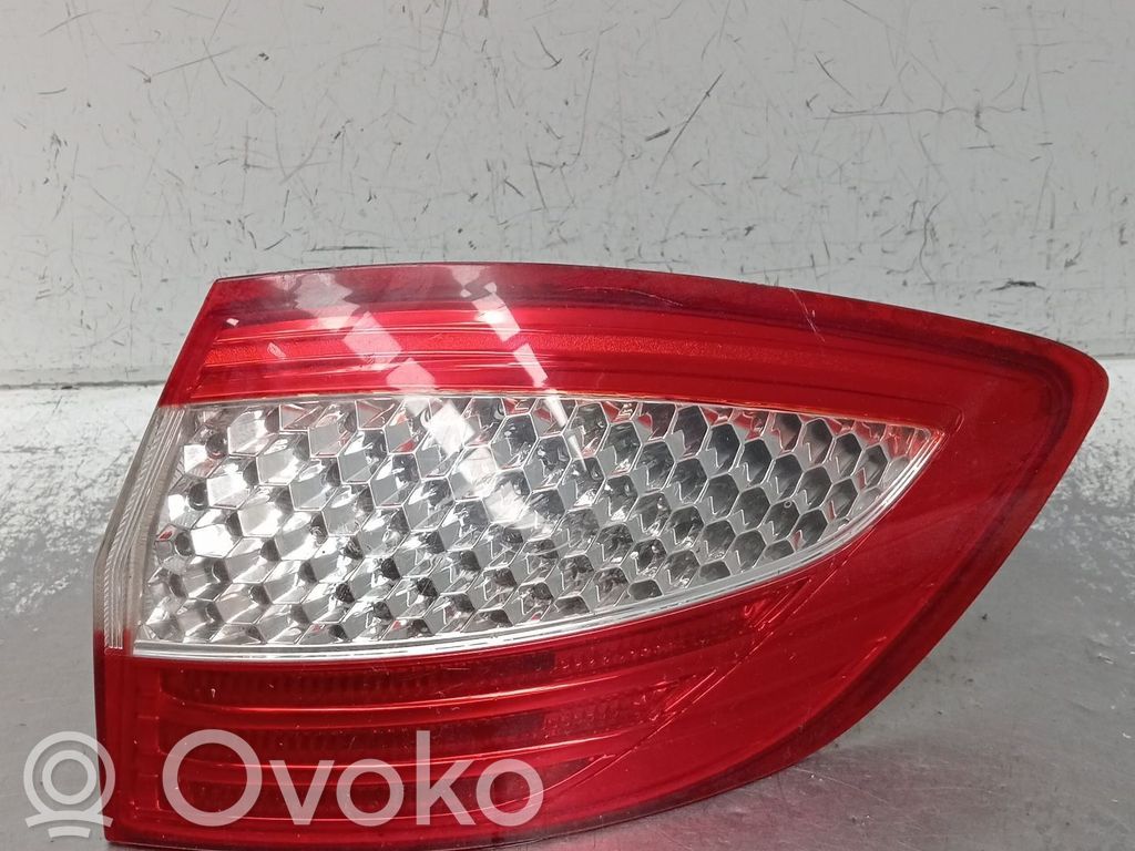 Ford Mondeo Mk III Lampă spate în caroserie 