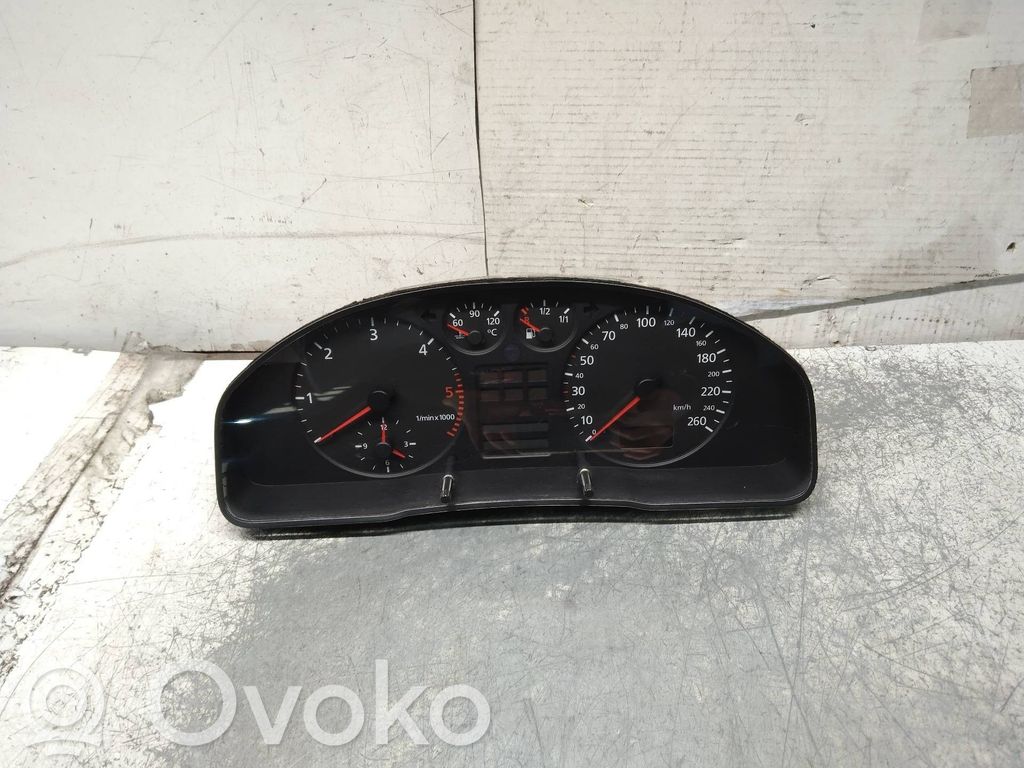 Audi A4 S4 B5 8D Tachimetro (quadro strumenti) 