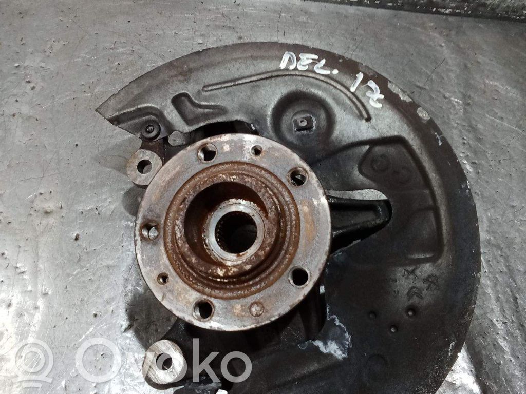 Opel Combo E Fusée d'essieu de moyeu de la roue avant