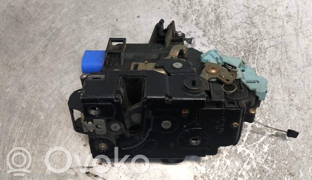 Volkswagen Touareg I Rear door soft close latching motor