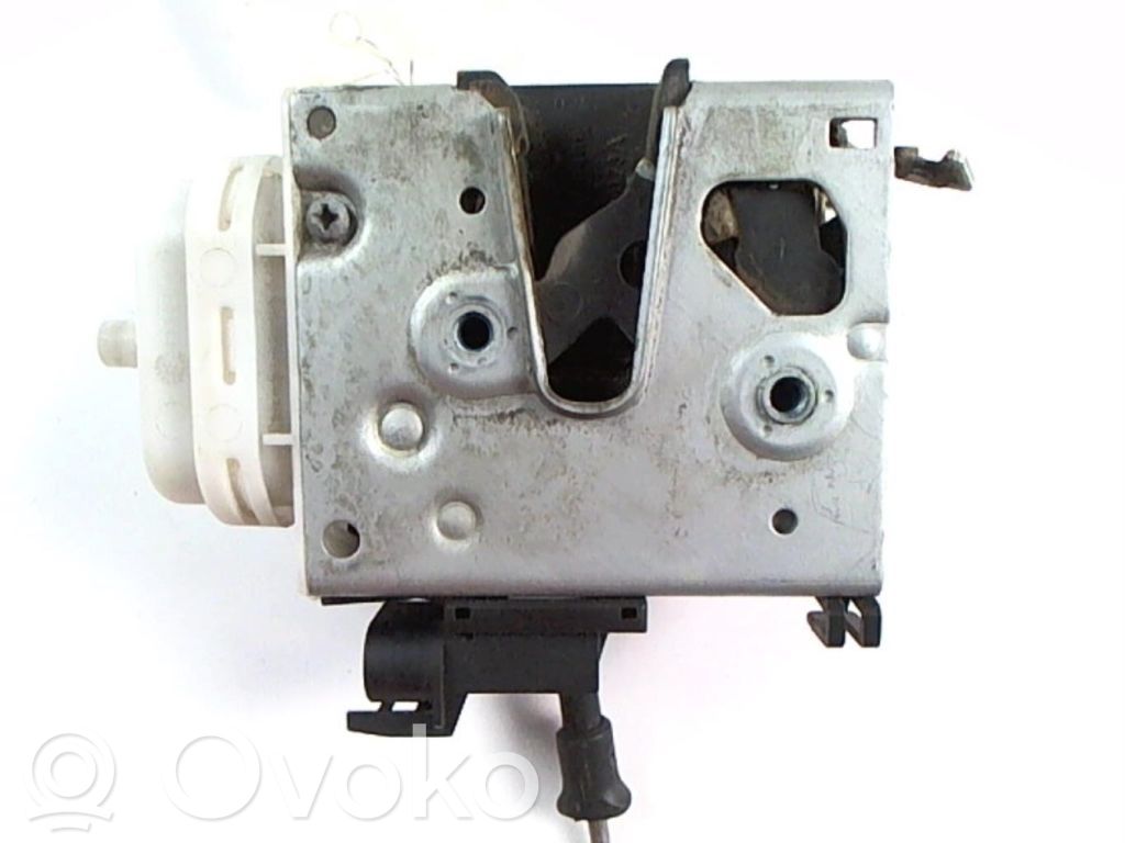 Audi A4 S4 B5 8D Etuoven lukko 