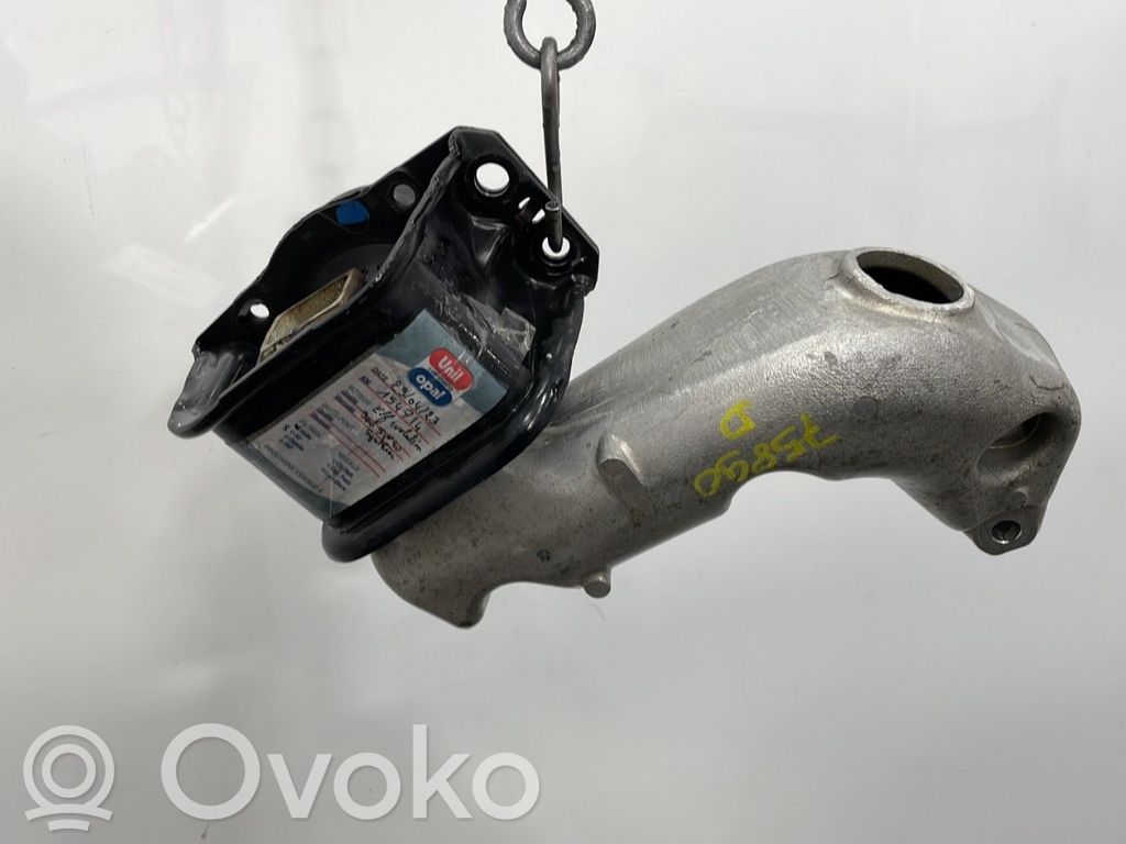 Engine mount bracket