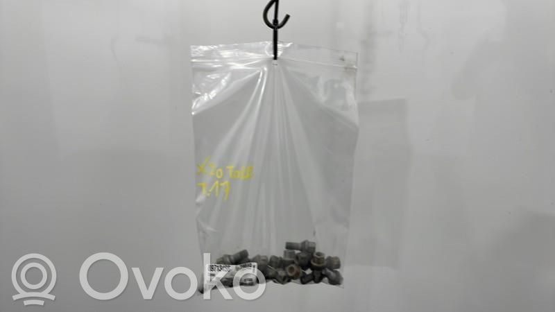 Tuercas/tornillos   13230535