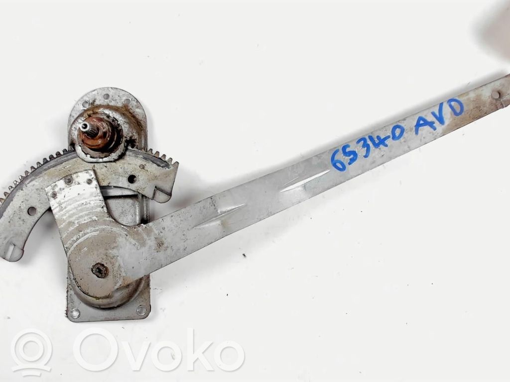 Front door manual window regulator