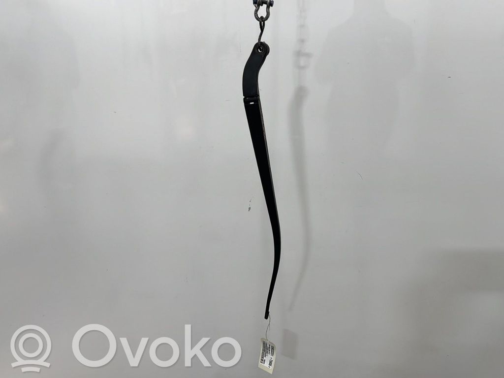 Front wiper blade arm