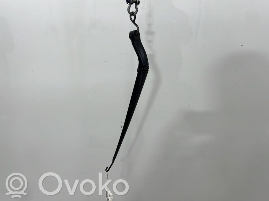Front wiper blade arm