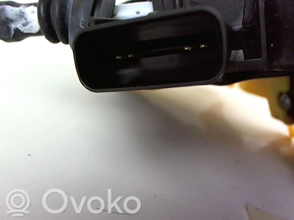 KIA Ceed Priekšpusē slēdzene 