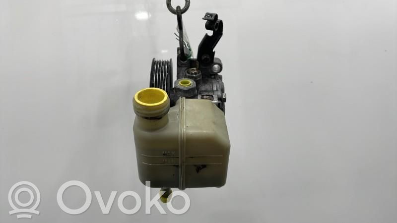 Ohjaustehostimen pumppu   GJ6E32600C